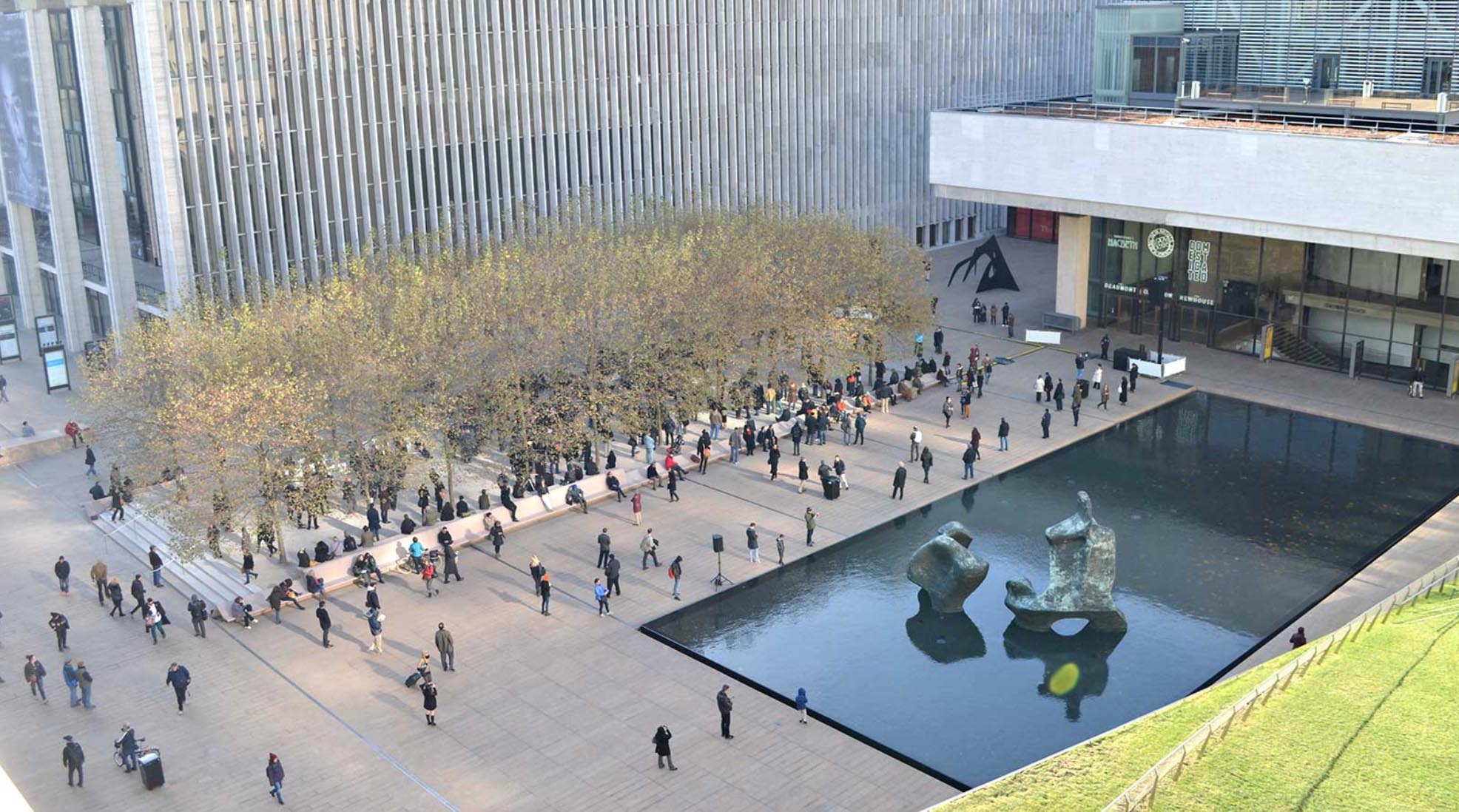 architectural-fountain-lincoln-center Famous architectural fountain on display at Lincoln Center in NYC