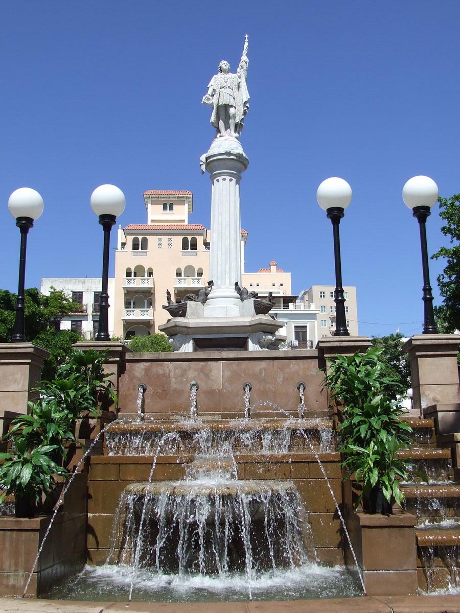 architectural-fountain-plaza-de-colon An architectural fountain compliments this statue in Plaza Colon in San Juan Puerto Rico